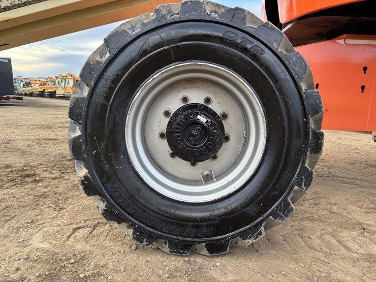 2013-jlg-400s-image-17