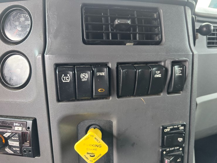 2017-peterbilt-579-image-80