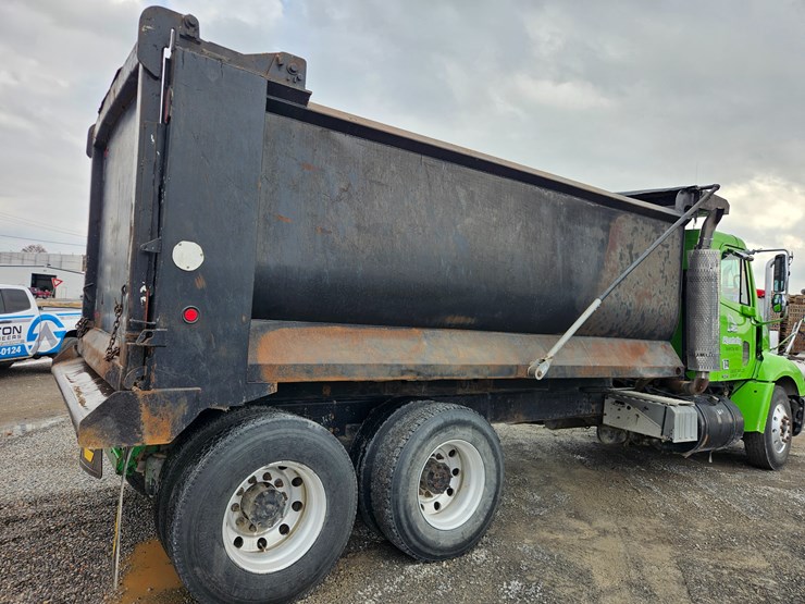 freightliner-columbia-112-image-18