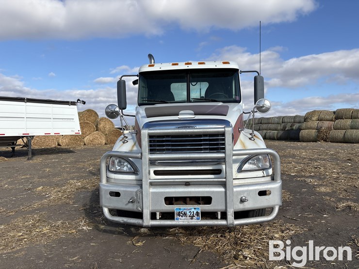 2005-freightliner-columbia-120-image-2