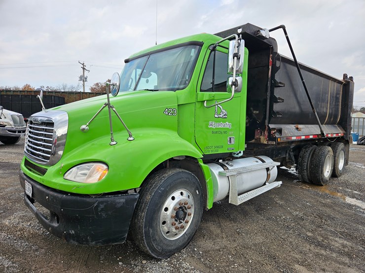 freightliner-columbia-112-image-2