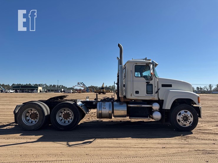 2015-mack-pinnacle-chu613-image-5