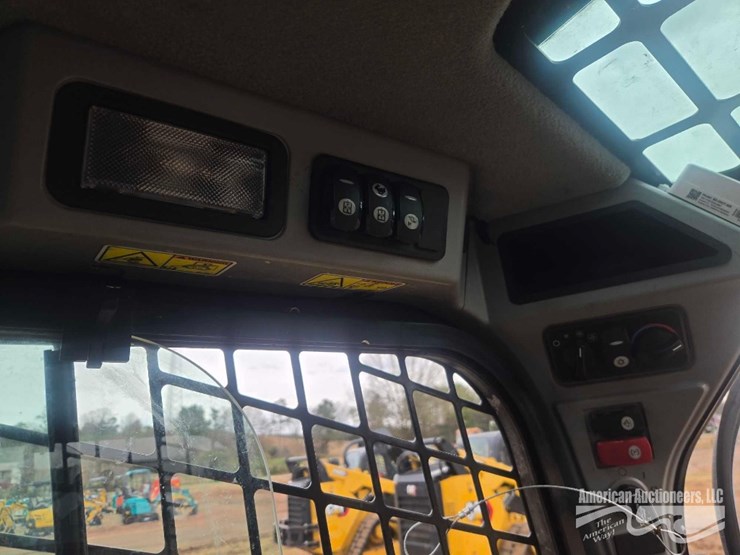 2019-caterpillar-299d2-xhp-image-17