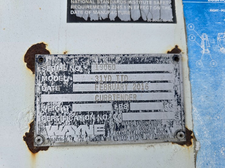 2003-peterbilt-320-image-91