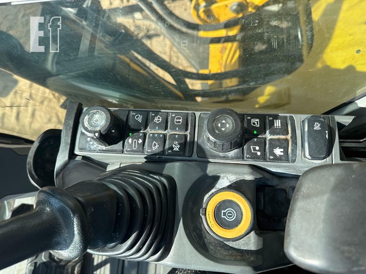 caterpillar-323-image-35