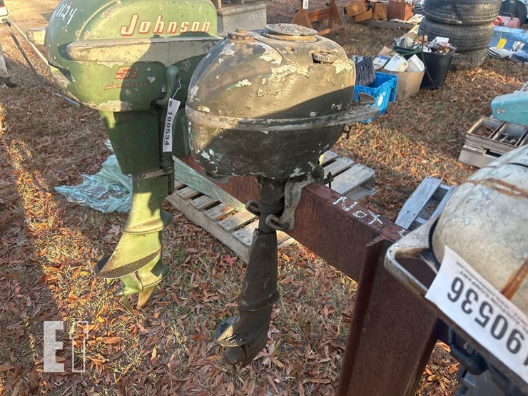 vintage-johnson-outboard-motor-image-2