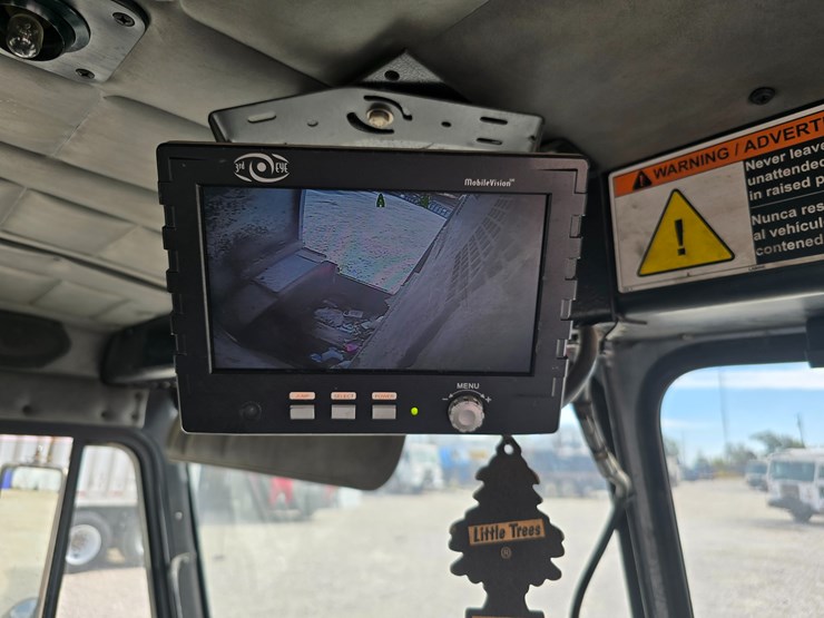 2005-peterbilt-320-image-49