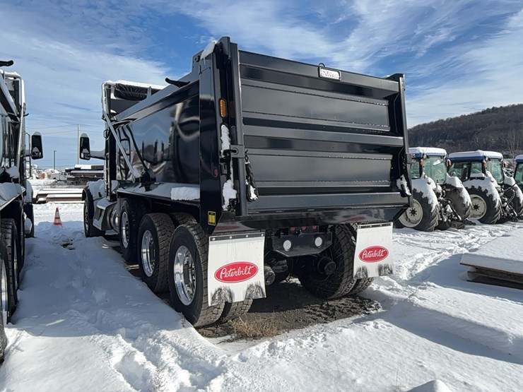 peterbilt-567-image-8