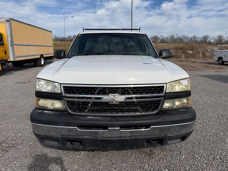 chevrolet-silverado-1500-image-2