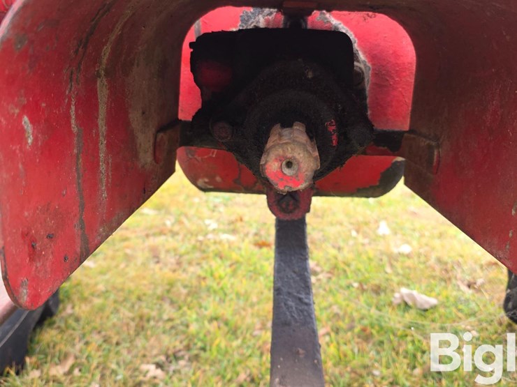 1945-farmall-h-2wd-tractor-image-11