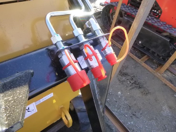 2025-agt-mx-mrt14-skid-steer-track-loader-image-10