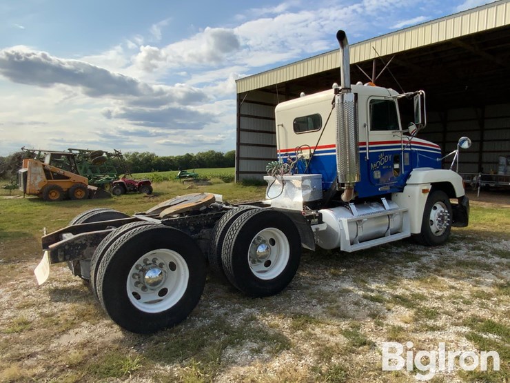 1997-freightliner-fld120-image-5
