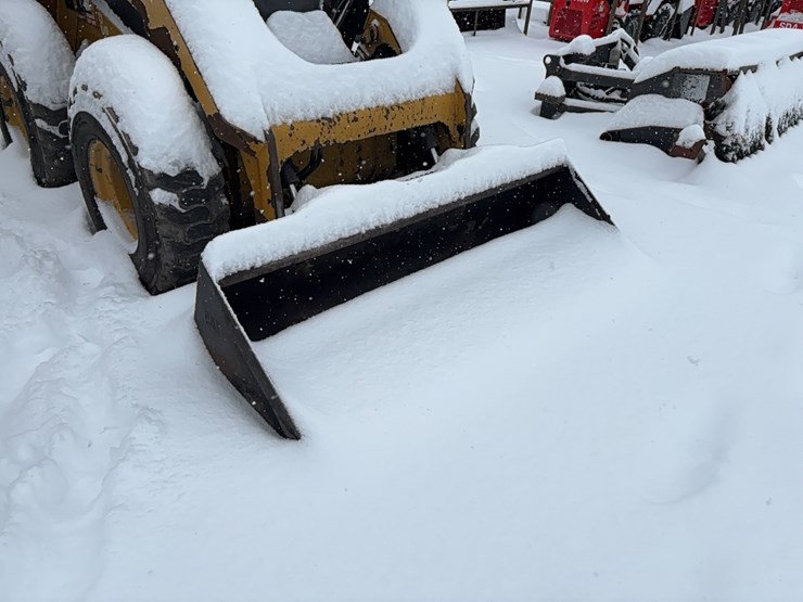 2015-caterpillar-246d-image-3