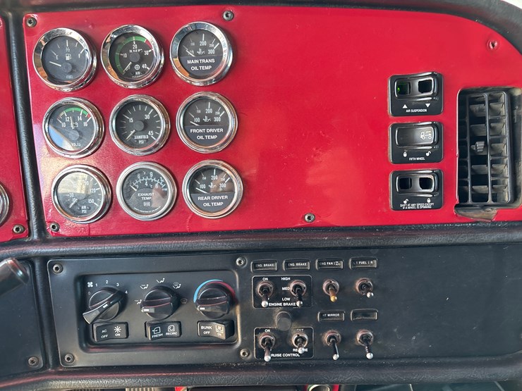 2002-peterbilt-379-image-19