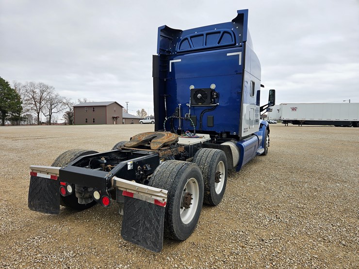 peterbilt-579-image-17