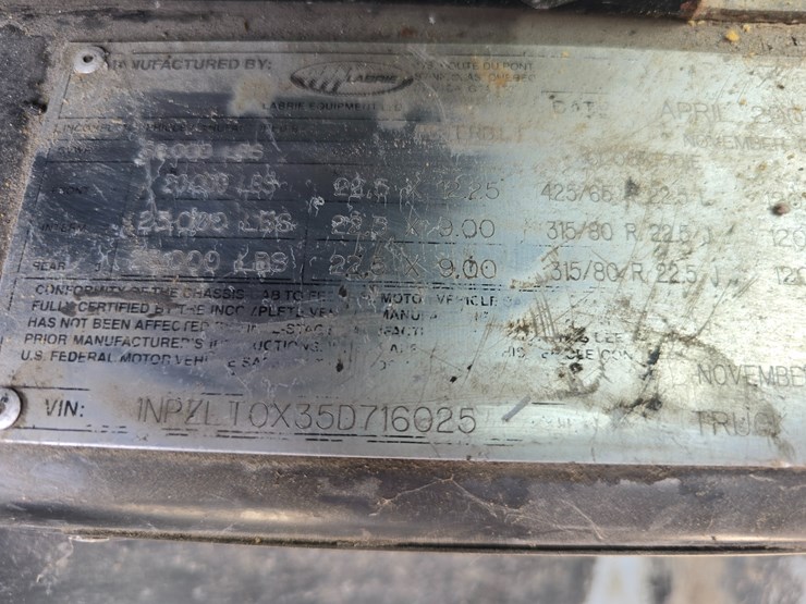 2005-peterbilt-320-image-37