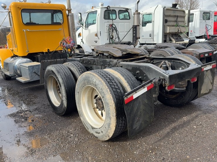 1997-peterbilt-379-image-11