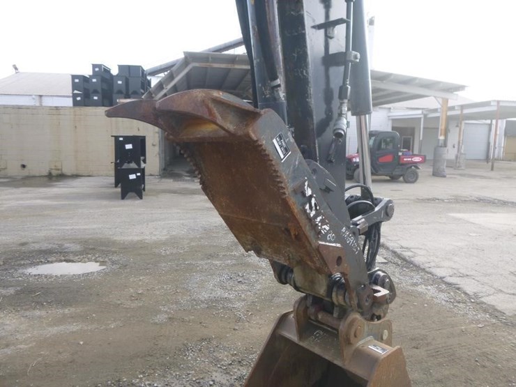 2016-deere-85g-image-27