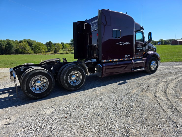 peterbilt-579-image-27