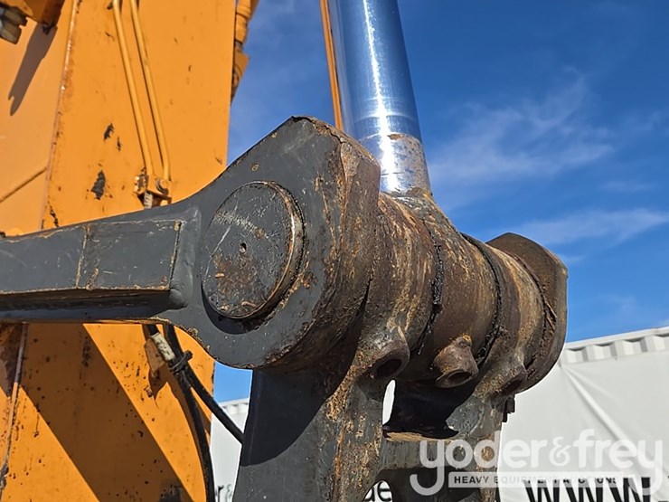 2021-case-cx210-lc-image-61