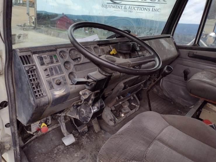 freightliner-fl60-image-12