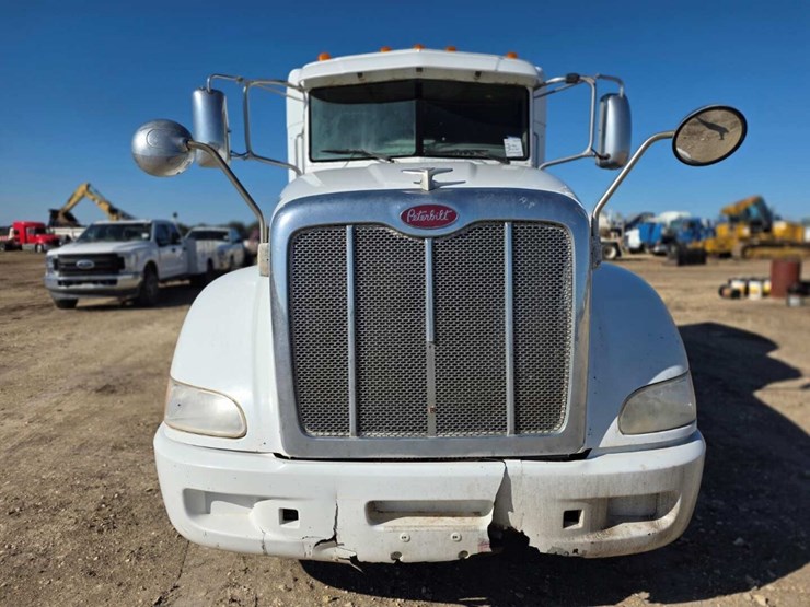 2013-peterbilt-386-image-4