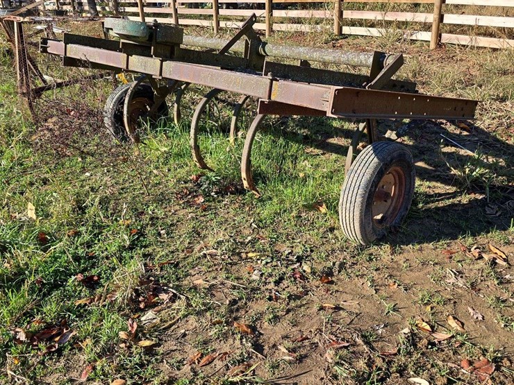 pull-type-6-shank-chisel-plow-image-4