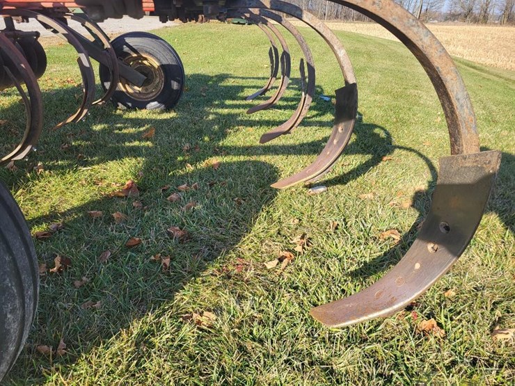 brillion-9-shank-soil-saver-image-22