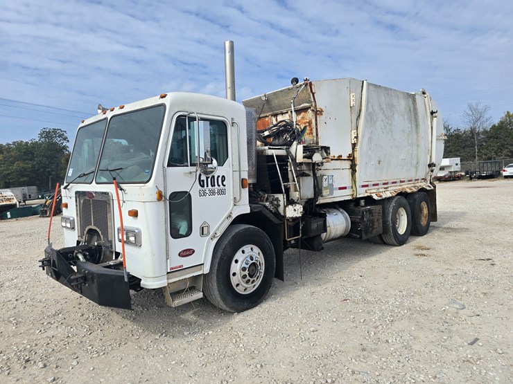 2003-peterbilt-320-image-4