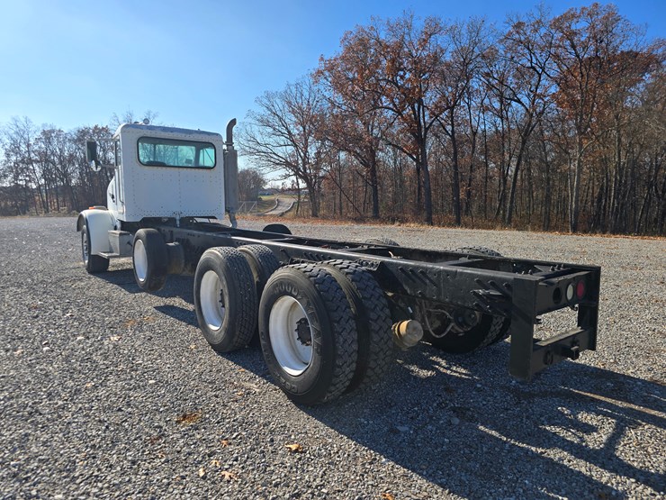 peterbilt-357-image-21