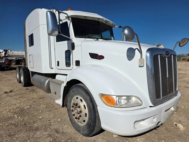 2013-peterbilt-386-image-3