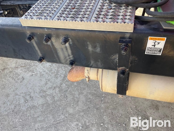 2004-peterbilt-330-image-17