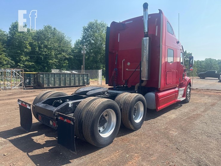 2010-peterbilt-387-image-3