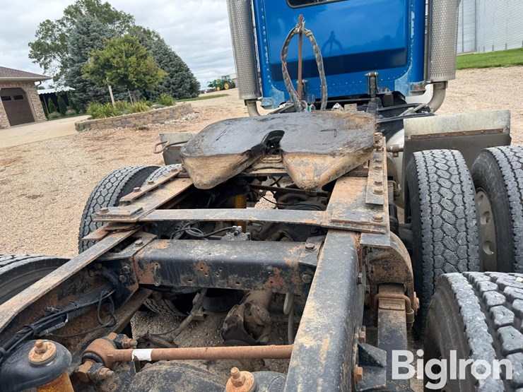 2000-peterbilt-379-image-9