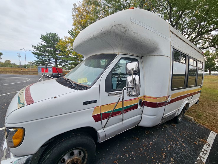 #21244-•-1996-ford-econoline-shuttle-bus-(non-runner)-image-3