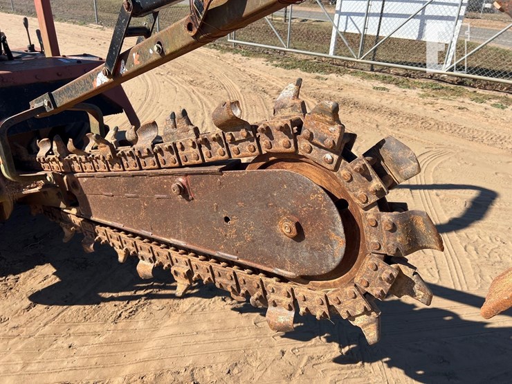 2004-ditch-witch-3700-image-12