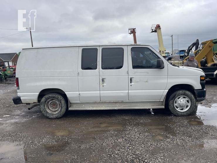 2008-ford-e150-image-1