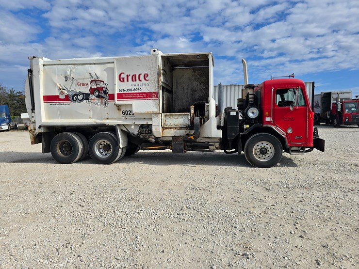 2005-peterbilt-320-image-23