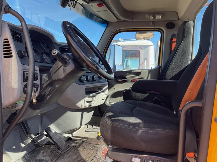 2019-peterbilt-579-image-5