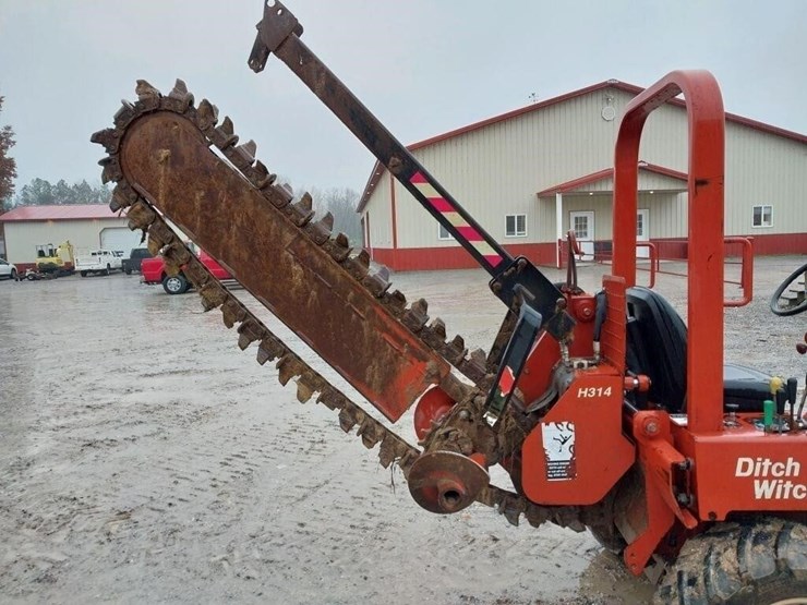 ditch-witch-3700-image-4