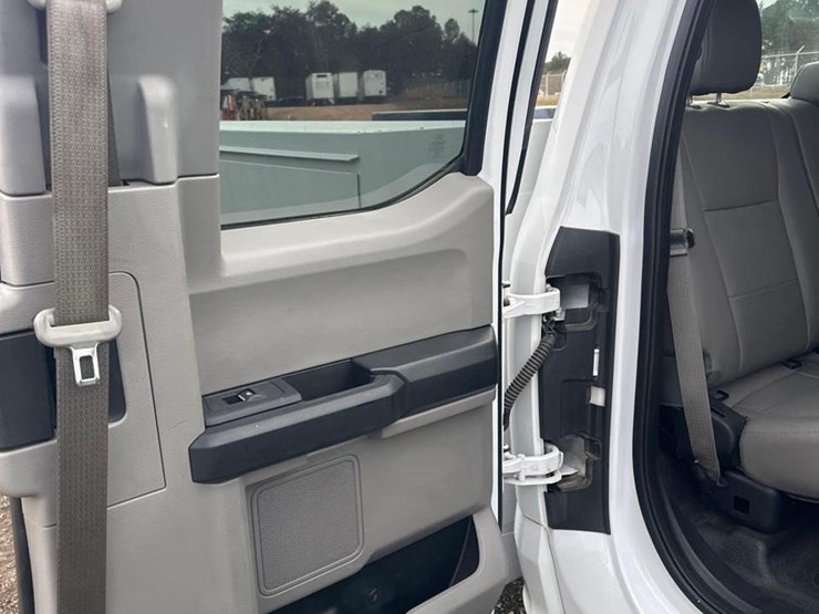 2017-ford-f350-xl-image-14