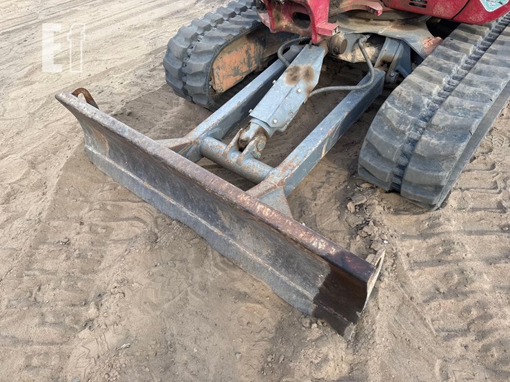 takeuchi-tb235-2-image-16