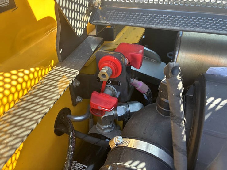 new-holland-c334-image-36