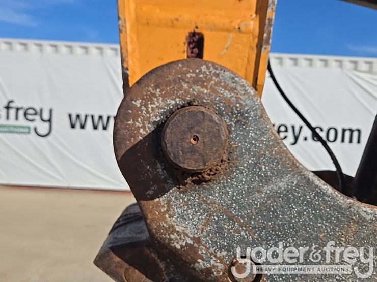 2021-case-cx210-lc-image-63