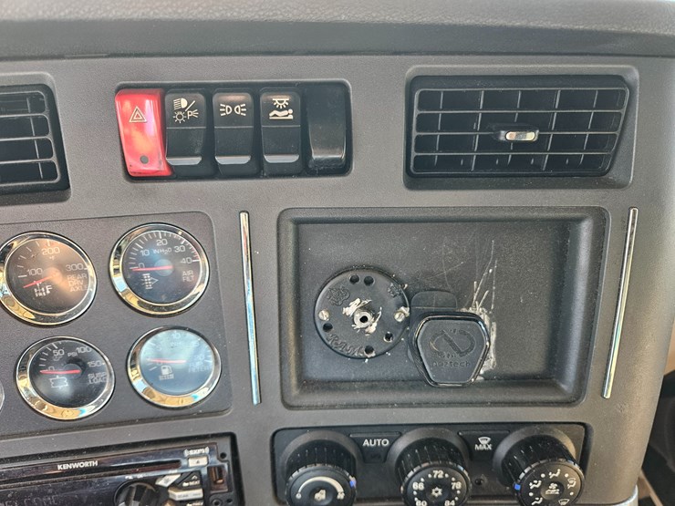 2021-kenworth-t680-image-46