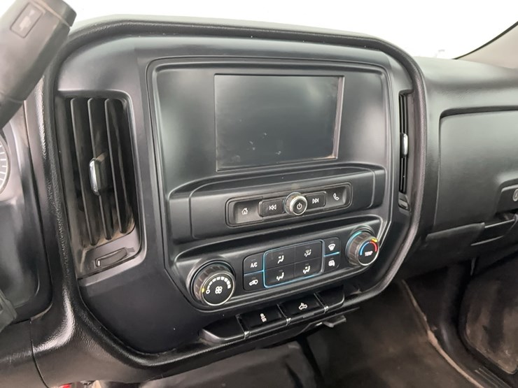 2017-chevrolet-2500hd-image-17