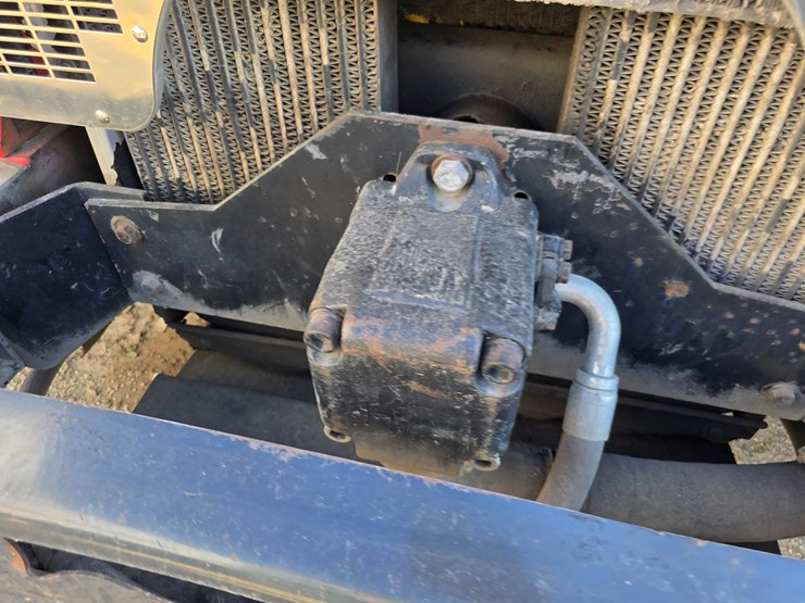 2002-peterbilt-320-image-32