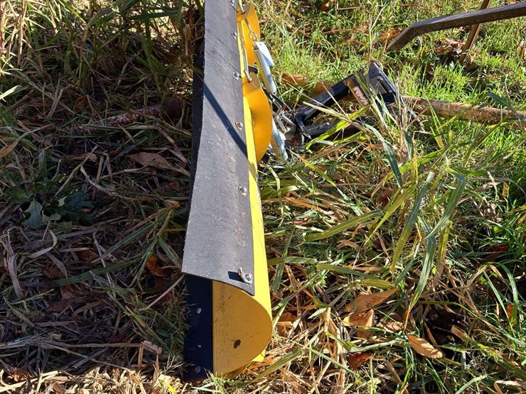 rapid-mount-snowplow-to-mount-on-atv/side-by-side-with-front-mount-bracket-image-2