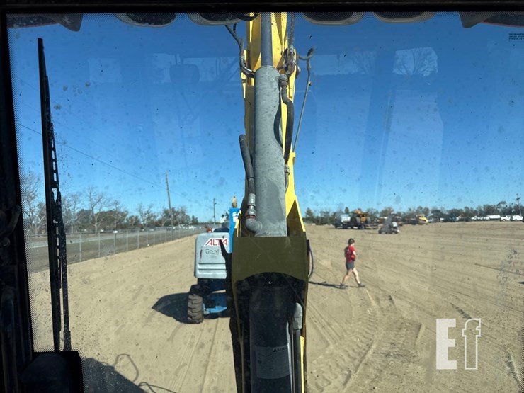 new-holland-b95-image-32