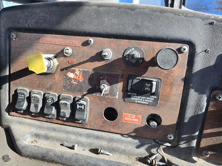 2001-peterbilt-320-image-34